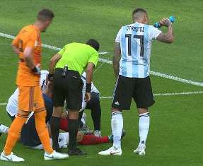 Argentina Keok, Otamendi Jahil Ngerjain Giroud dengan Air Timnas Prancis